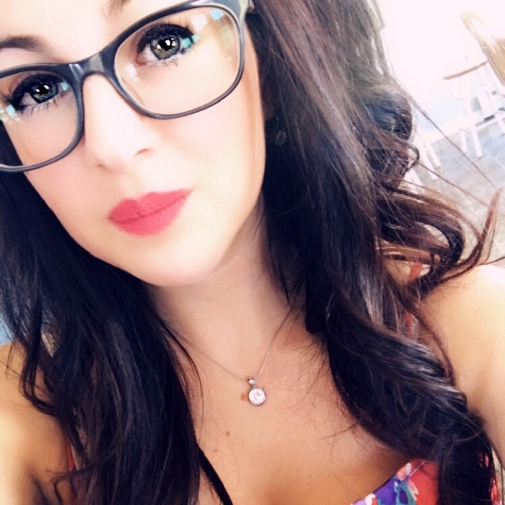 Meet your Posher, Stephanie